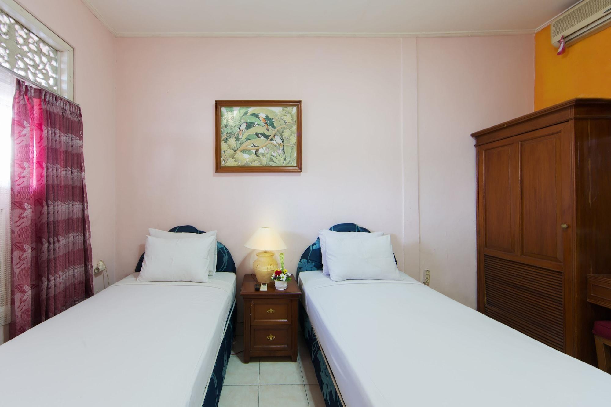 Oyo 3134 Puri Tamu Hotel Джимбаран Экстерьер фото
