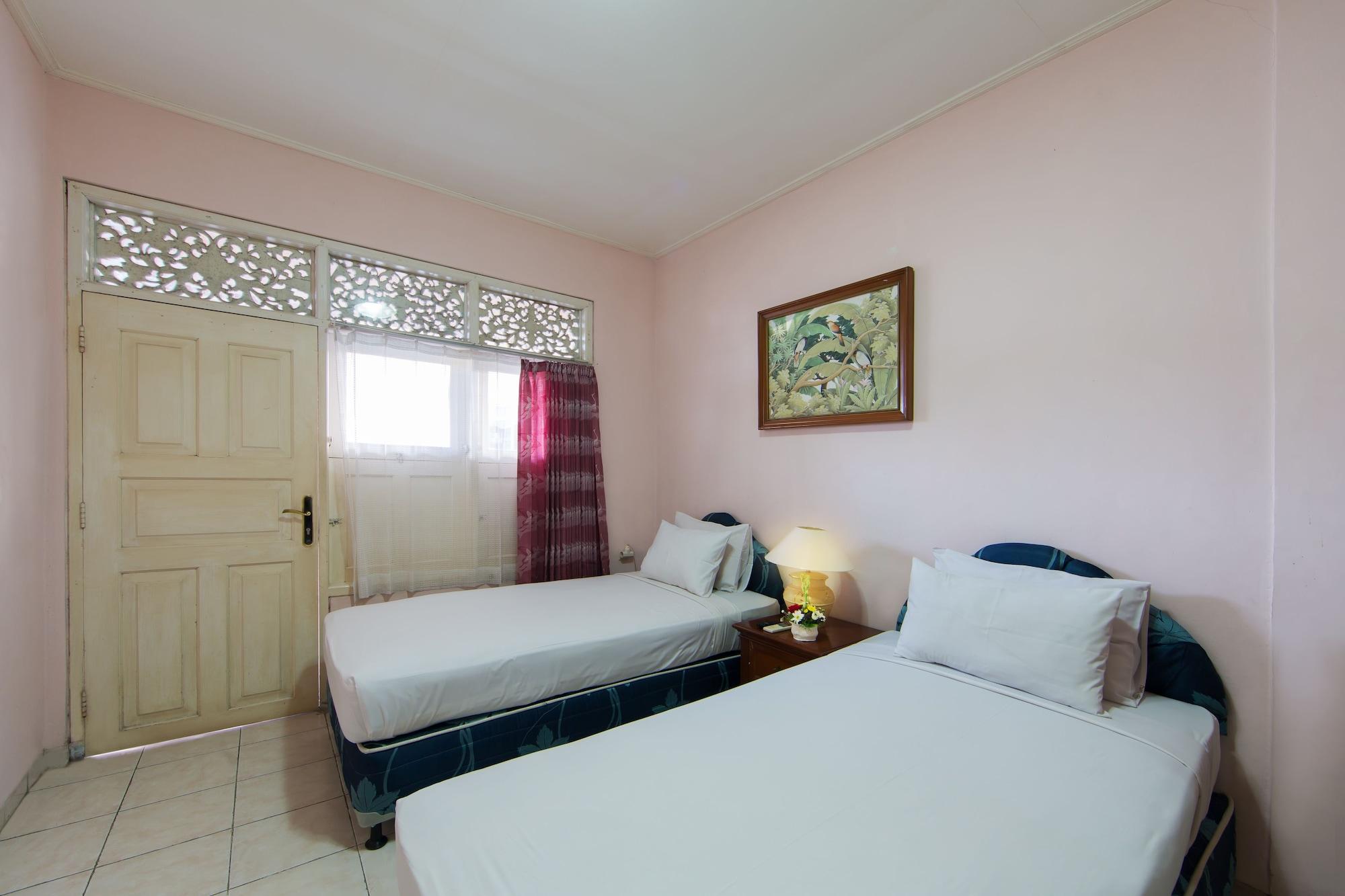 Oyo 3134 Puri Tamu Hotel Джимбаран Экстерьер фото