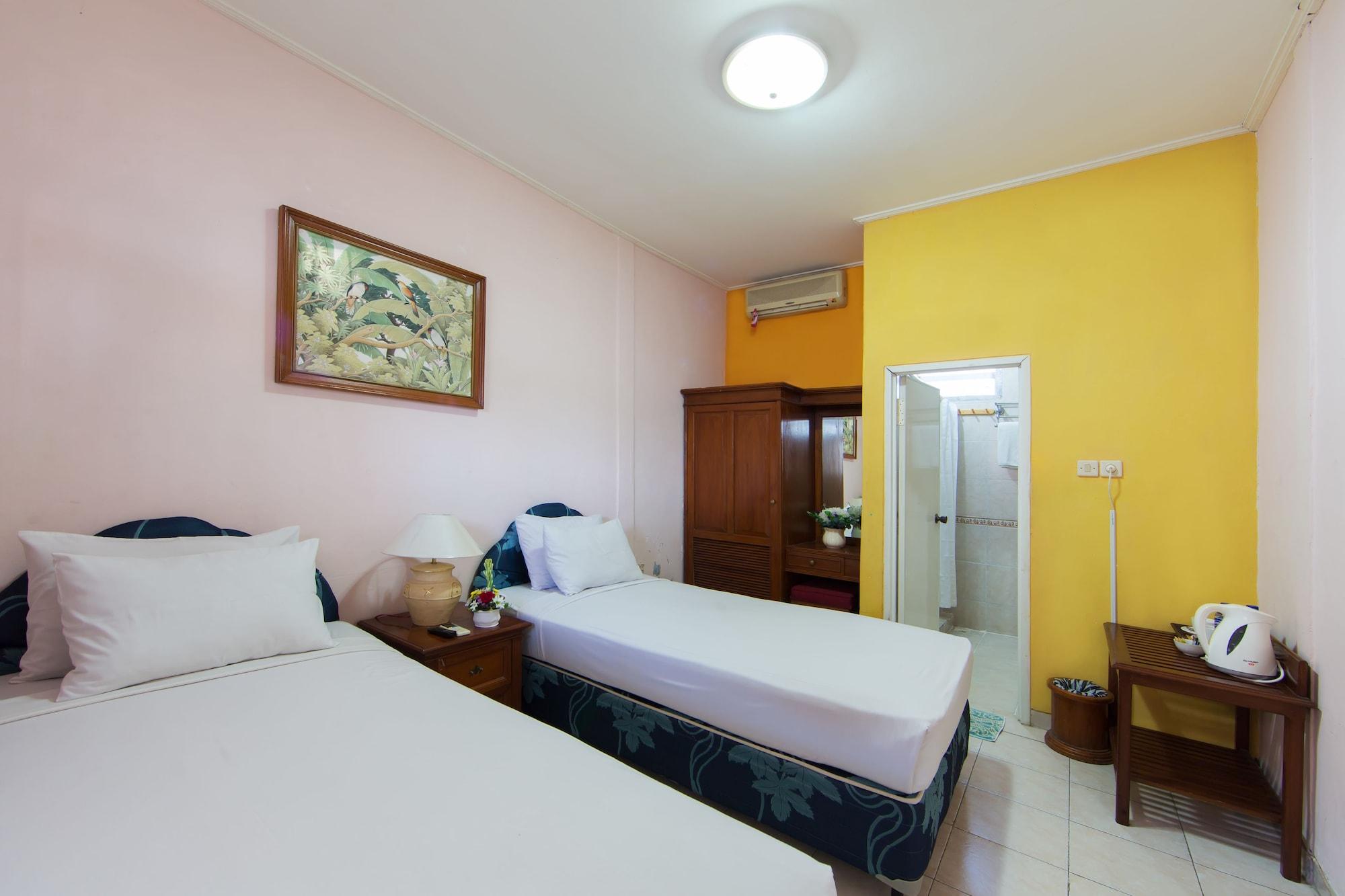 Oyo 3134 Puri Tamu Hotel Джимбаран Экстерьер фото