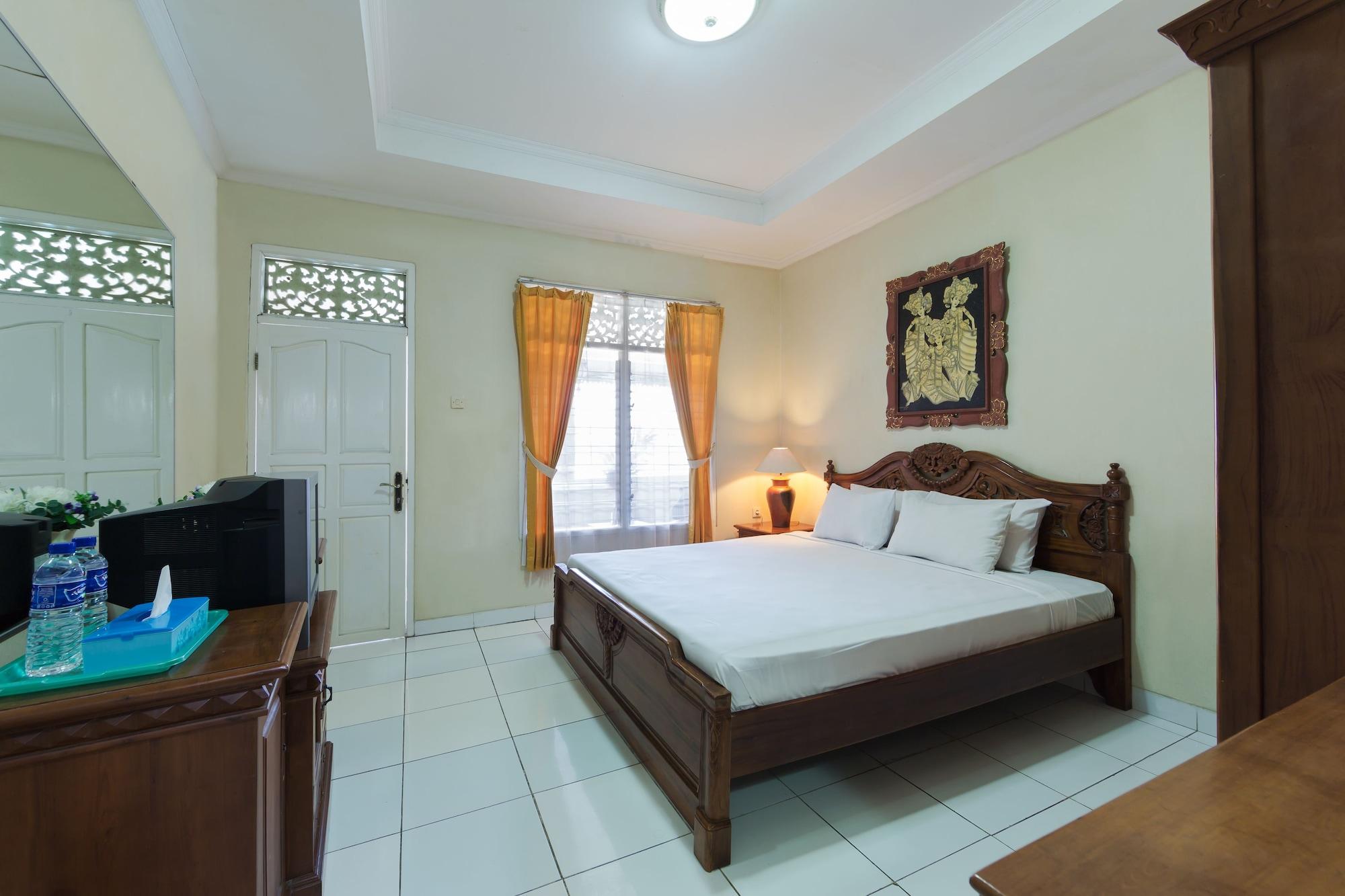 Oyo 3134 Puri Tamu Hotel Джимбаран Экстерьер фото
