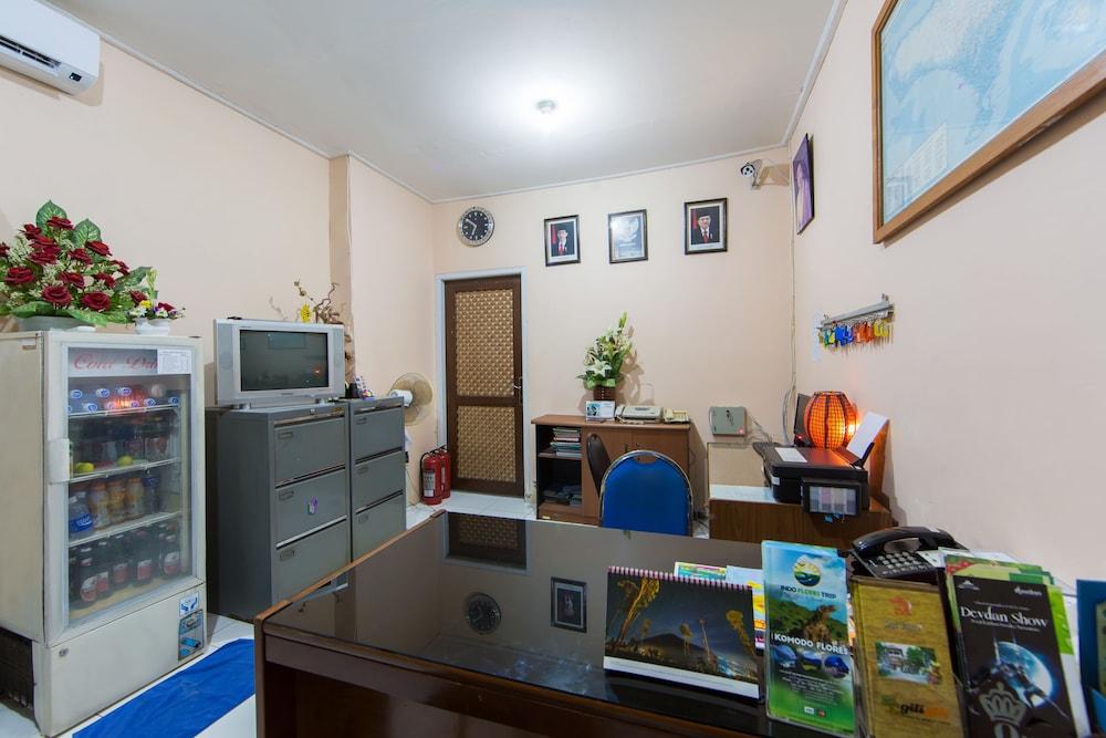 Oyo 3134 Puri Tamu Hotel Джимбаран Экстерьер фото