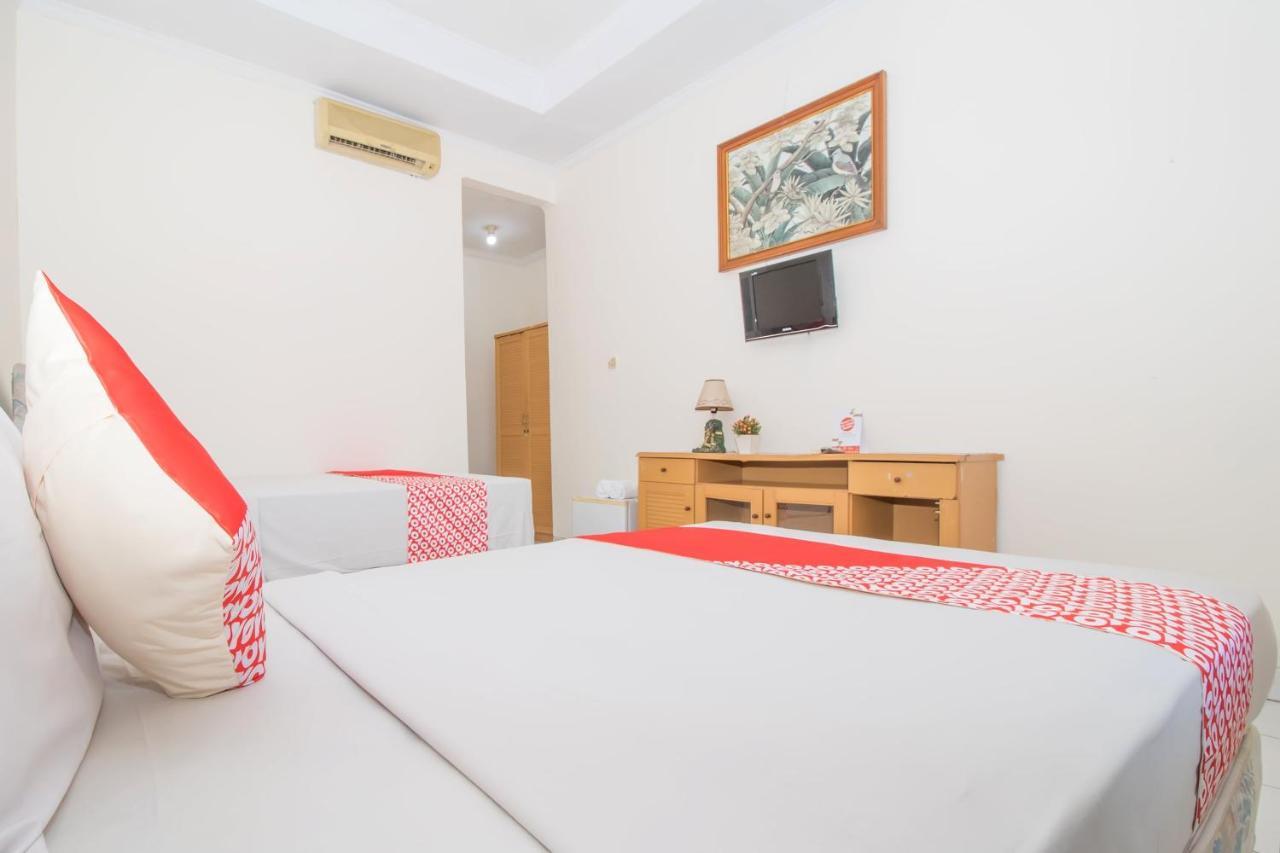 Oyo 3134 Puri Tamu Hotel Джимбаран Экстерьер фото