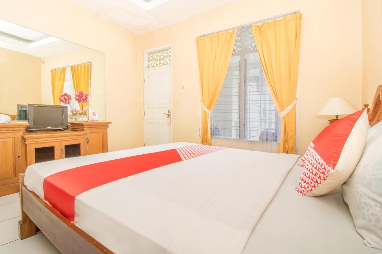 Oyo 3134 Puri Tamu Hotel Джимбаран Экстерьер фото